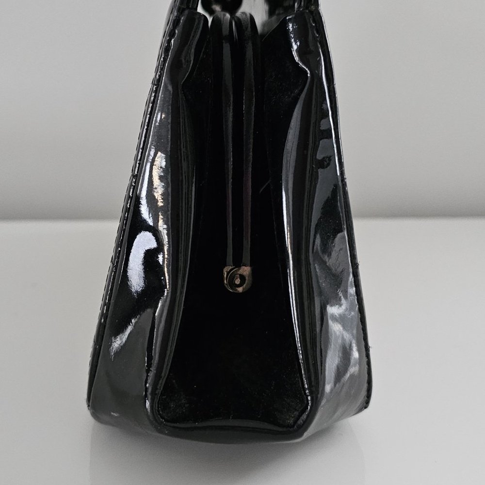 Chanel Black Patent Leather Vintage Chocolate Bar Kisslock Shoulder Bag - Picture 7 of 14